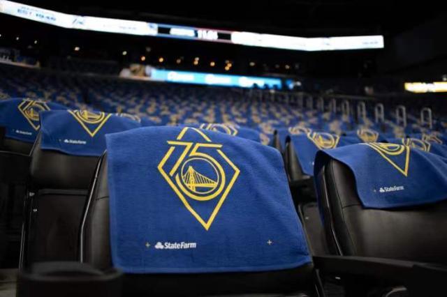 开云体育官网-【现场】941天等待换来最美重逢 勇士用爱迎接汤神