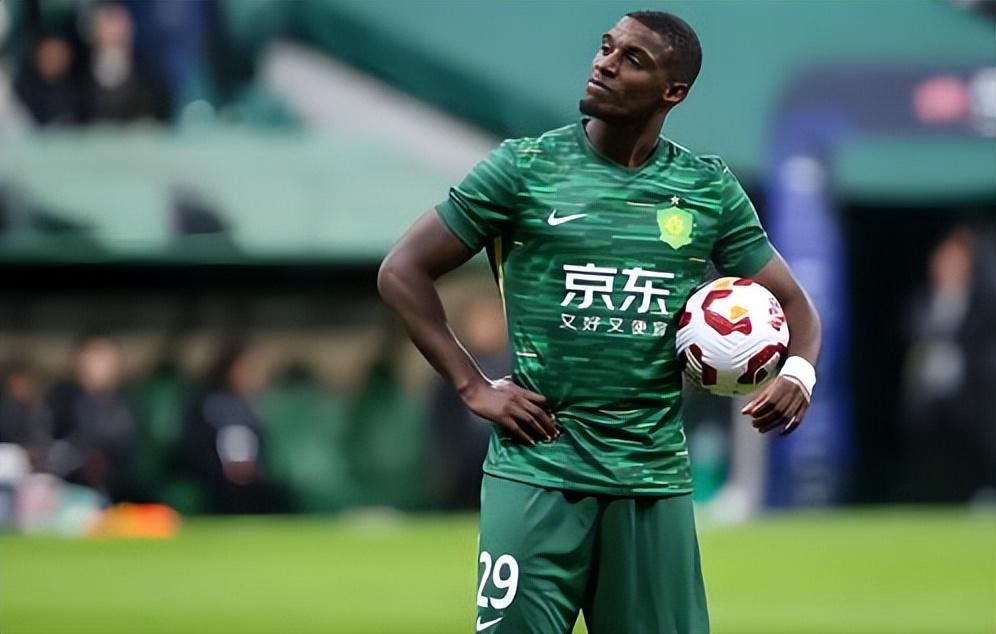 开云体育官网-国安队想跟这位中卫解约，球员经纪人为何却一言不发，引发热议